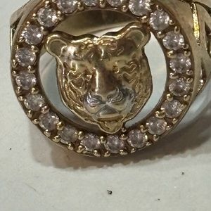 Lion 10kgold and cubic zerconia ring preowned